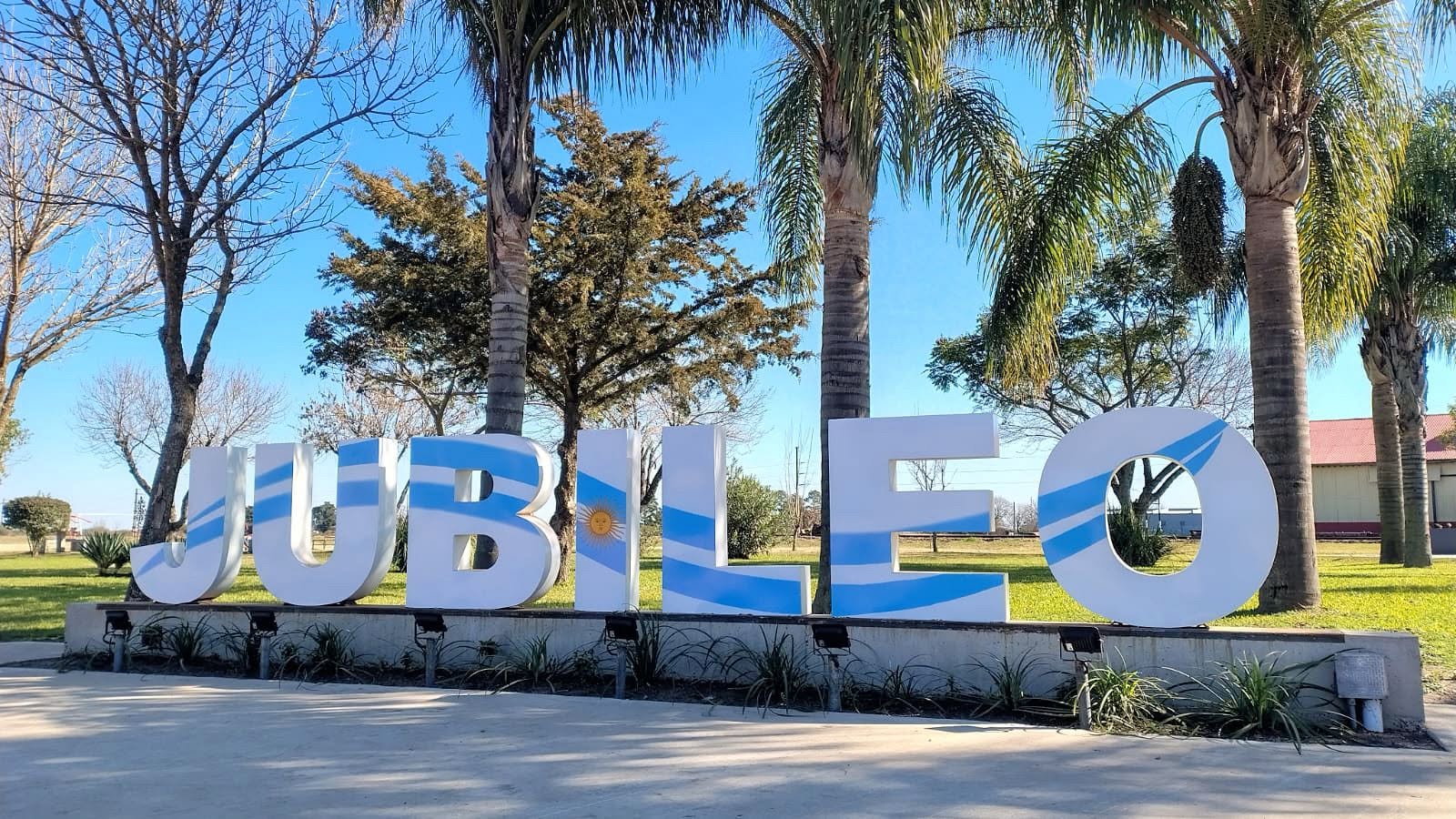Cartel de Jubileo y entorno de la Estación del Ferrocarril